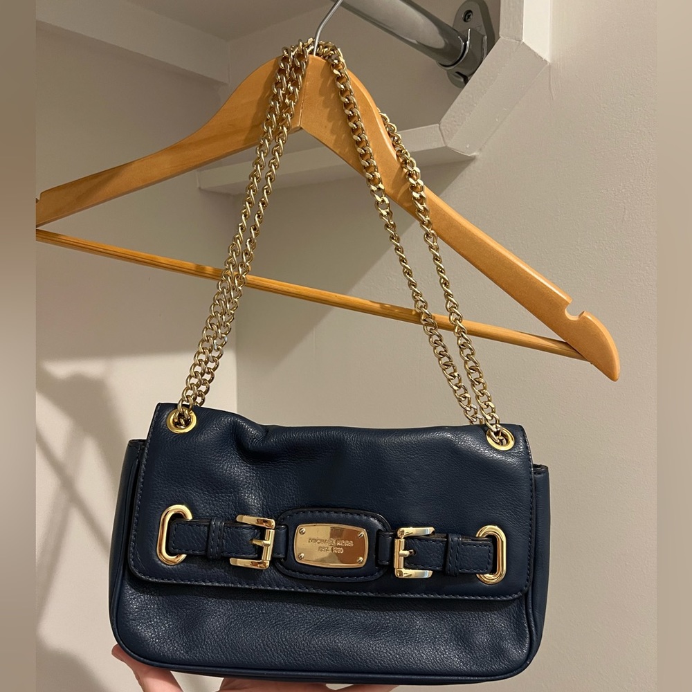 90s Michael Kors gold chain, leather navy blue purse w/ built-in wallet lining